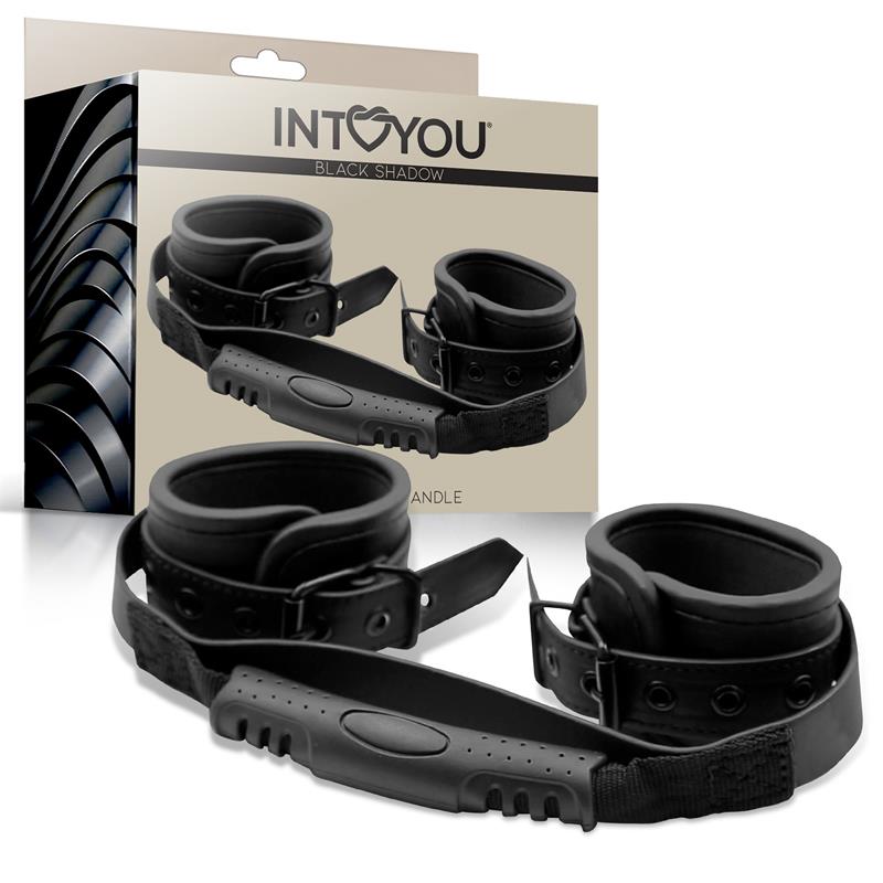 סט אזיקים עם ידית משיכה Intoyou - Vegan Leather Cuffs with Handle - Black | אהבה ותשוקה